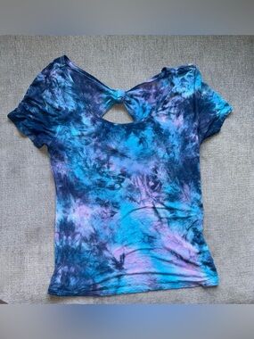 Women’s Tie-Back Short Sleeve Tie-Dye Top - Blue/Purple